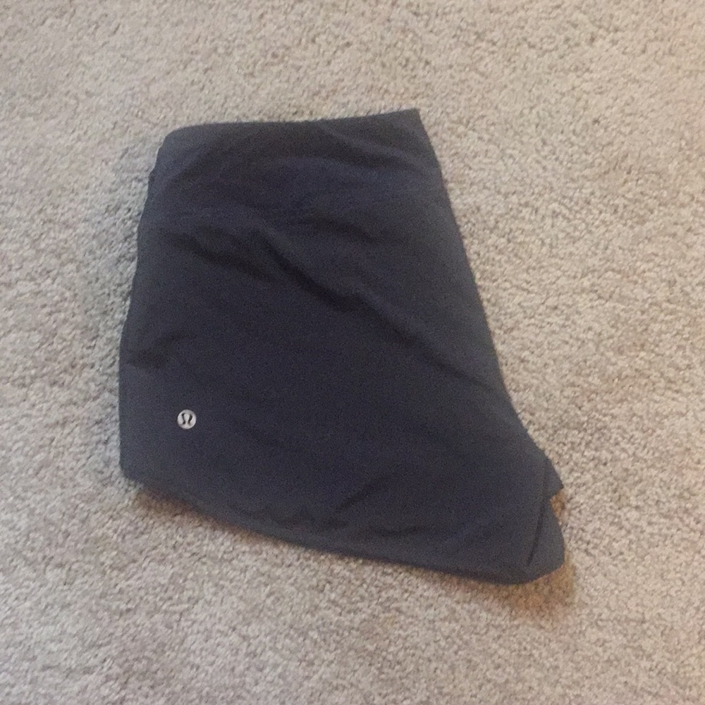 GUC Women’s Lululemon Shorts - Black - 8